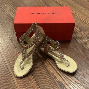 Donald J Pliner Lulu Sandals Womens 6 Tan Studded Strappy Gladiator Flat Shoes